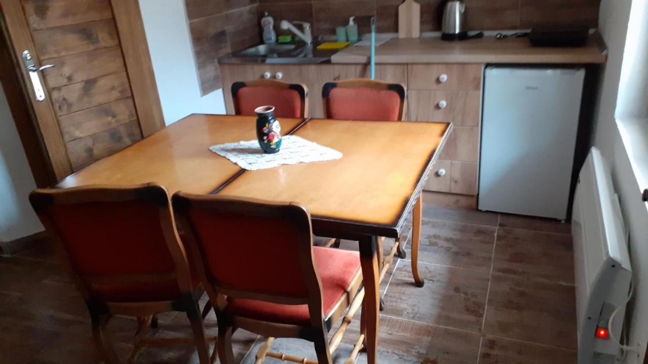 Golemi Kamik Pirot Vlasi Luaran gambar